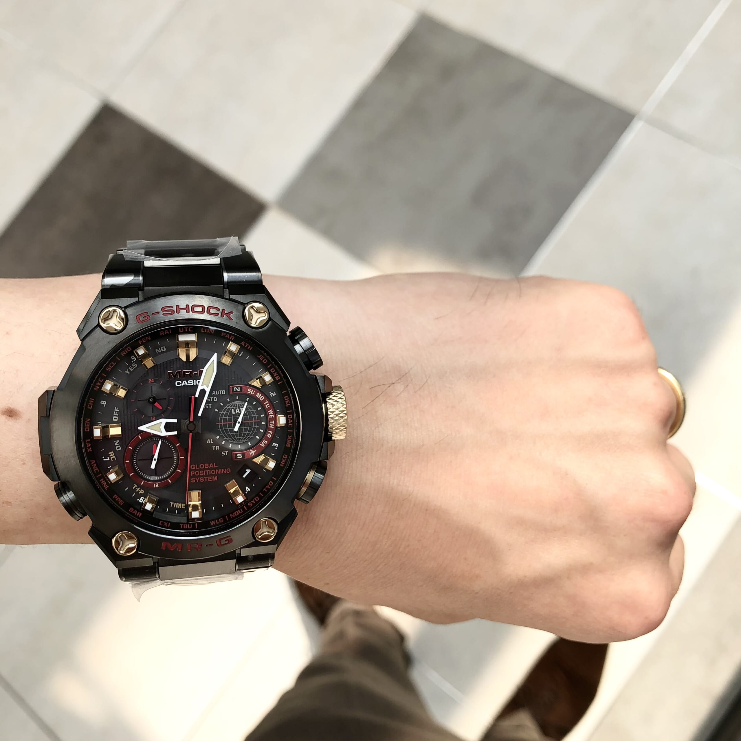 人気の G-SHOCK MRG-G1000B-1A4JR 赤備えですが、 残りわずかになっ ...