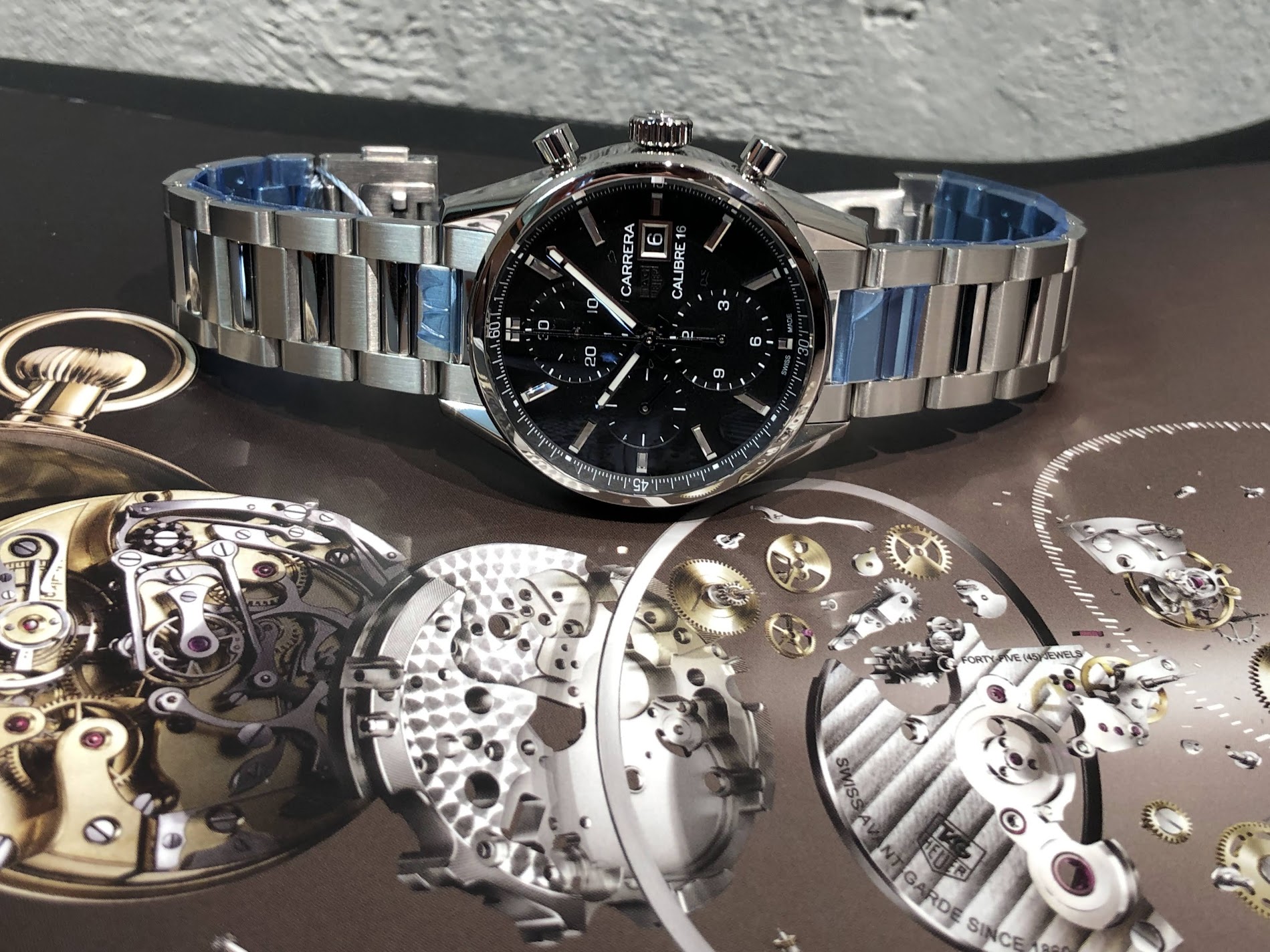 タグホイヤー×新旧カレラの比較 | ブランド腕時計の正規販売店 A.M.I