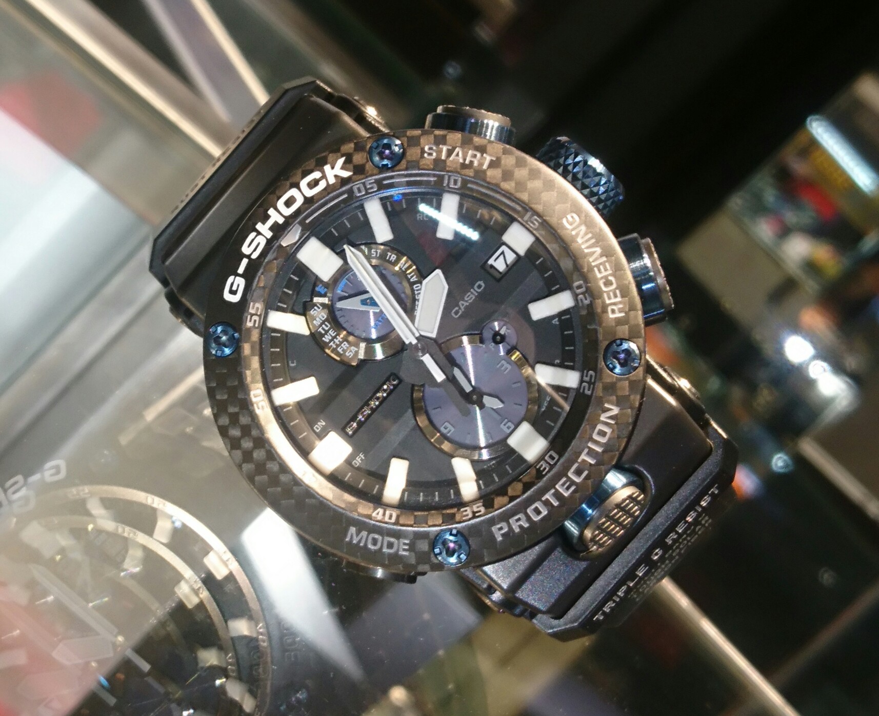 G-SHOCK GRAVITYMASTERからカーボンを纏った新型が登場！ | ブランド腕時計の正規販売店 A.M.I